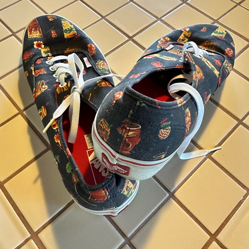 Tiki Vans size 13